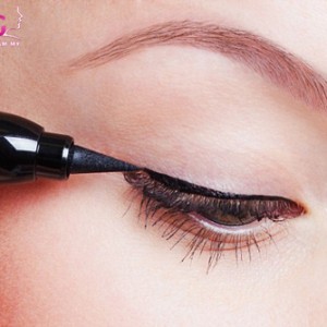 mat-mi-lot-ke-eyeliner-de-lam-mat-2-mi-co-duoc-khong