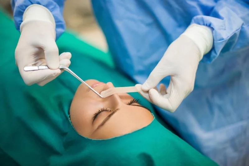 Phòng khám Bác Sĩ Long phẫu thuật nâng mũi theo đúng tiêu chuẩn y khoa