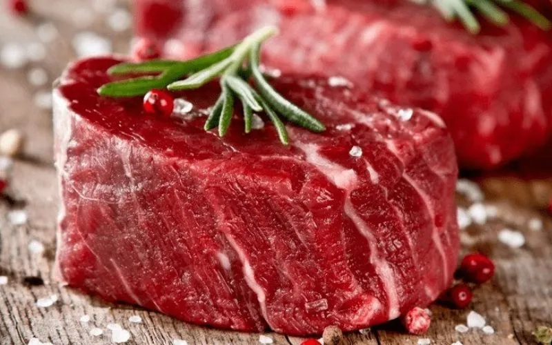 nhấn mí có kiêng ăn thịt bò không